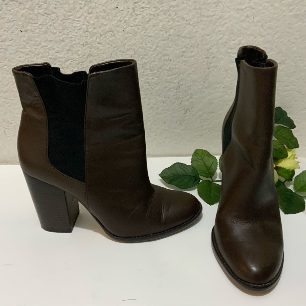 Banana republic ankle boots brown size 8 heels block elastic
